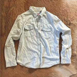 Levi’s light wash western snap shirt L